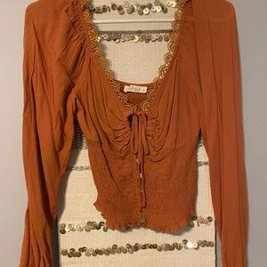 Long sleeve flowy sleeve top with cute details